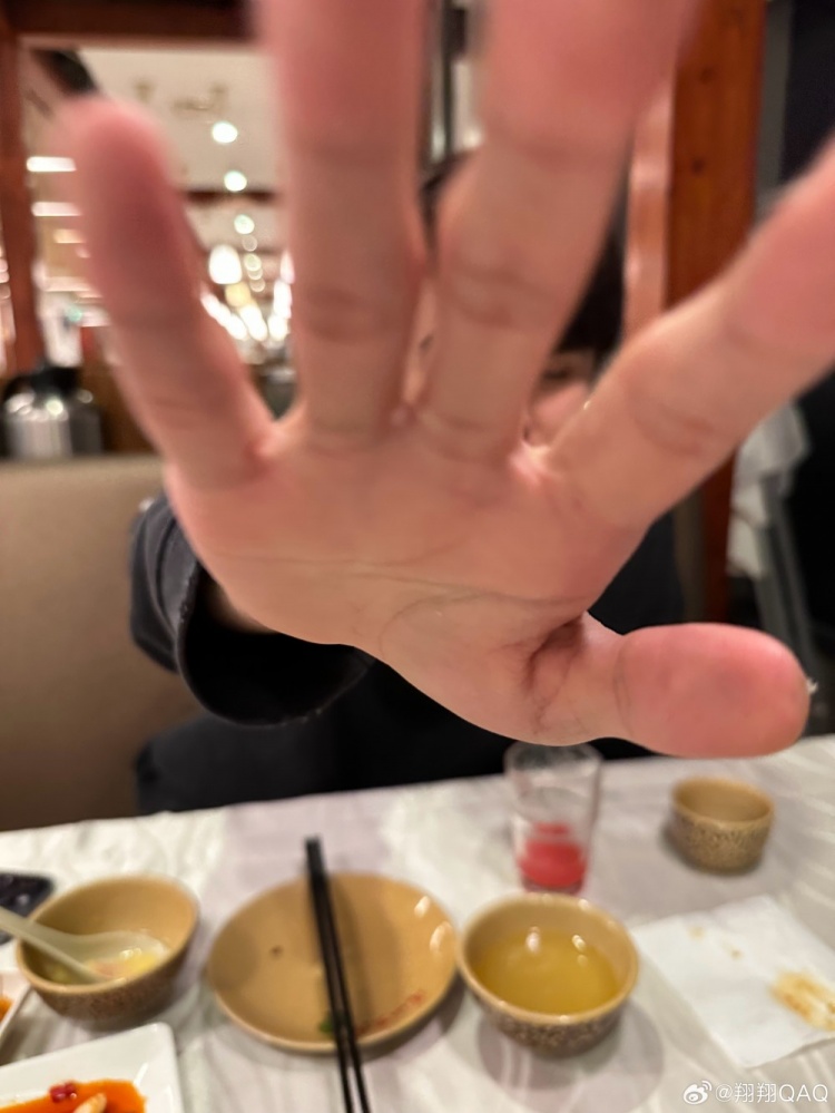 Lwx更新动态：2026翔哥愿大家都有健美好身材 找回下颌线大作战